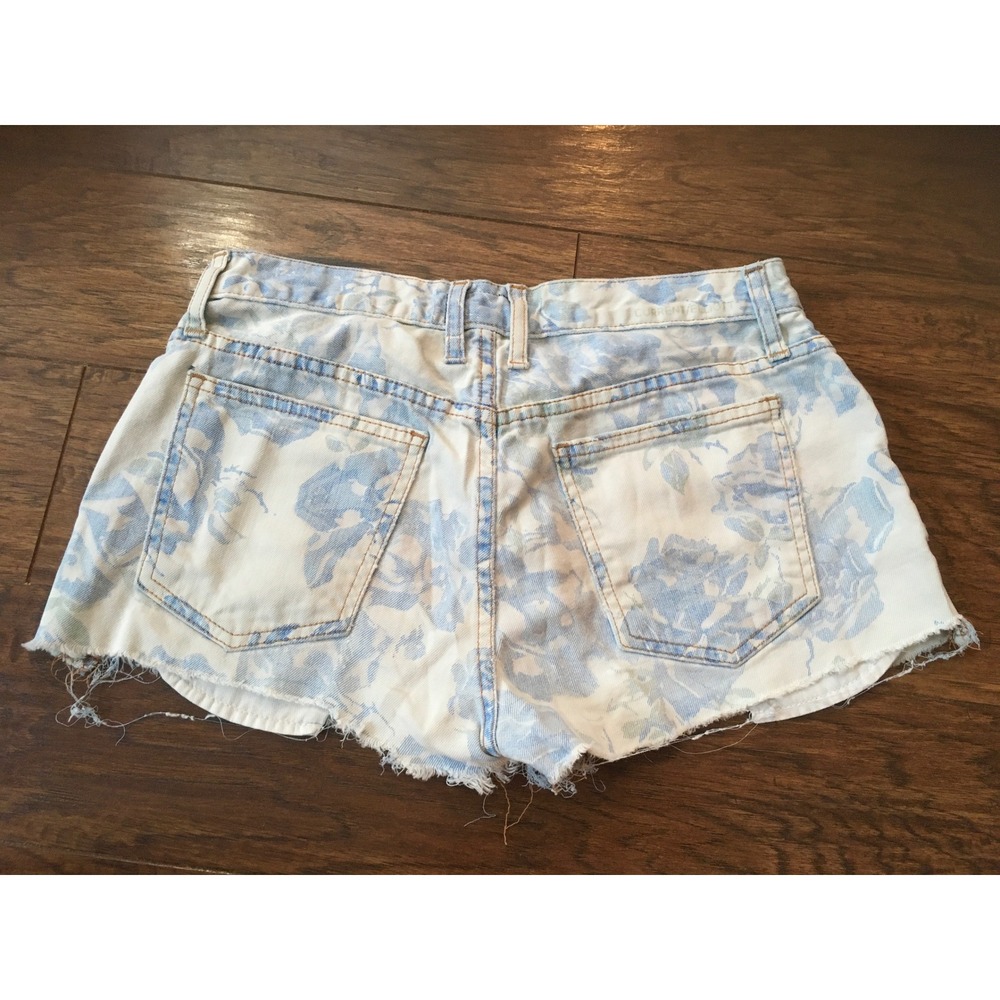 Current Elliott Blue Floral Rose Denim Cut Off Shorts Light Wash Size 0 USA - Picture 5 of 5
